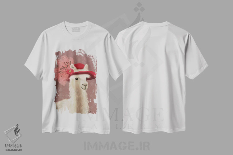 تیشرت سفید طرح دار لاما با کلاه پر قرمز، تزئینی اثر فب فانکی | immage.ir