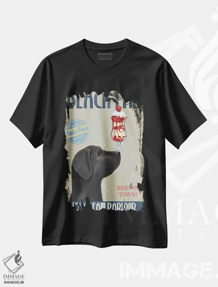 تیشرت مشکی طرح دار لابرادور سیاه در بستنی فروشی، هنر دیجیتال اثر فب فانکی | فروشگاه ایماژ