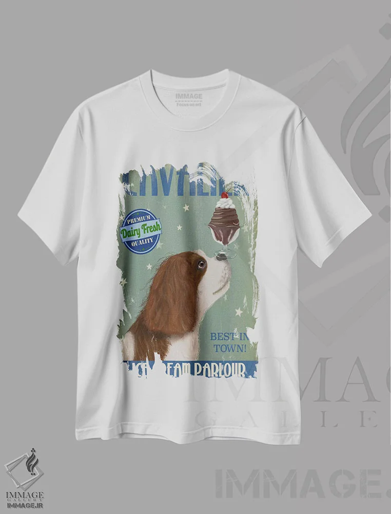 تیشرت سفید طرح دار کاولیر کینگ چارلزدر بستنی فروشی، هنر دیجیتال اثر فب فانکی | فروشگاه ایماژ
