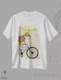 تیشرت سفید طرح دار بولداگ انگلیسی روی دوچرخه، هنر دیجیتال اثر فب فانکی | immage.ir