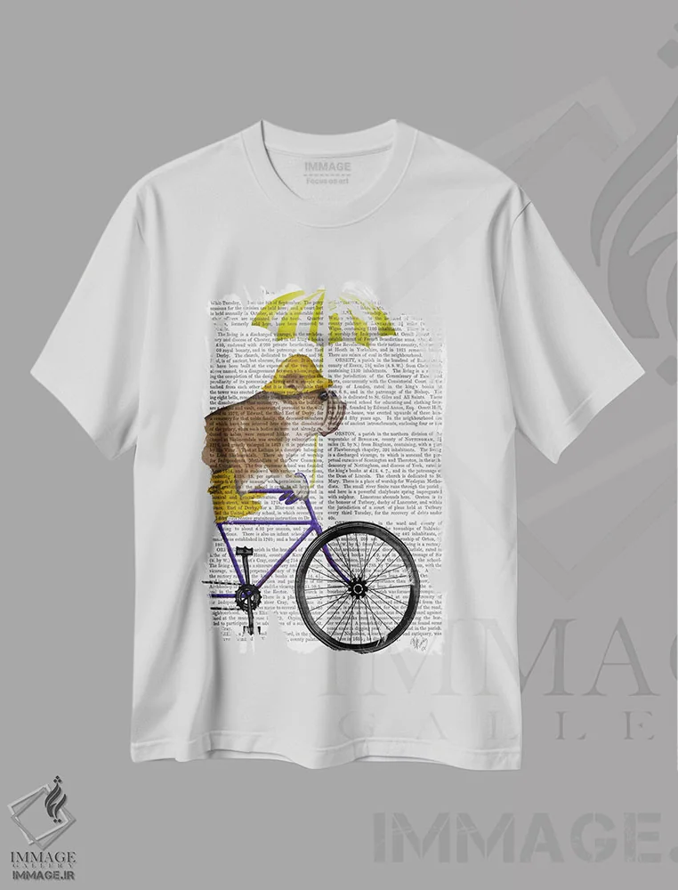 تیشرت سفید طرح دار بولداگ انگلیسی روی دوچرخه، پس زمینه چاپی، هنر دیجیتال اثر فب فانکی | فروشگاه ایماژ