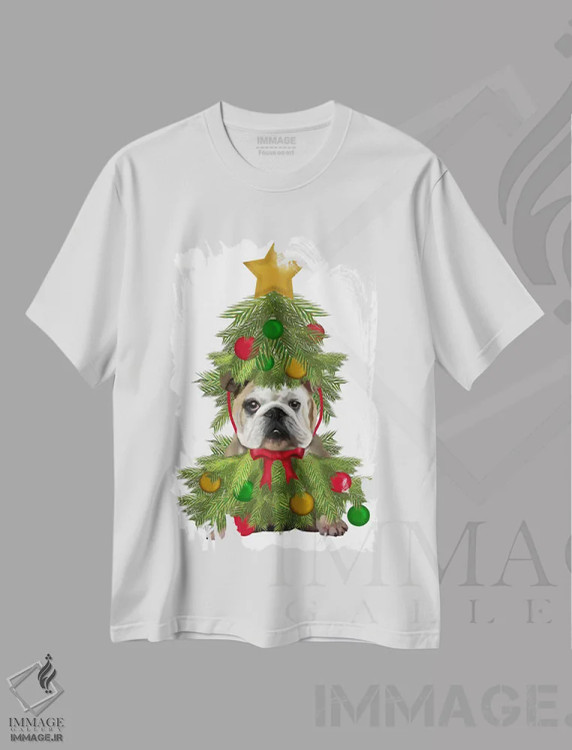 تیشرت سفید طرح دار بولداگ انگلیسی با لباس درخت کریسمس، حیوانات کریسمسی اثر فب فانکی | فروشگاه ایماژ