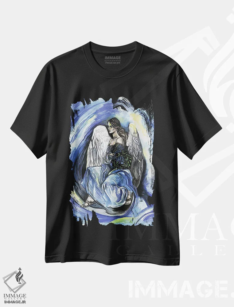 تیشرت مشکی طرح دار فرشتهٔ پیروزی، دکوراسیون جایگزین اثر فانیتسا پترو | immage.ir