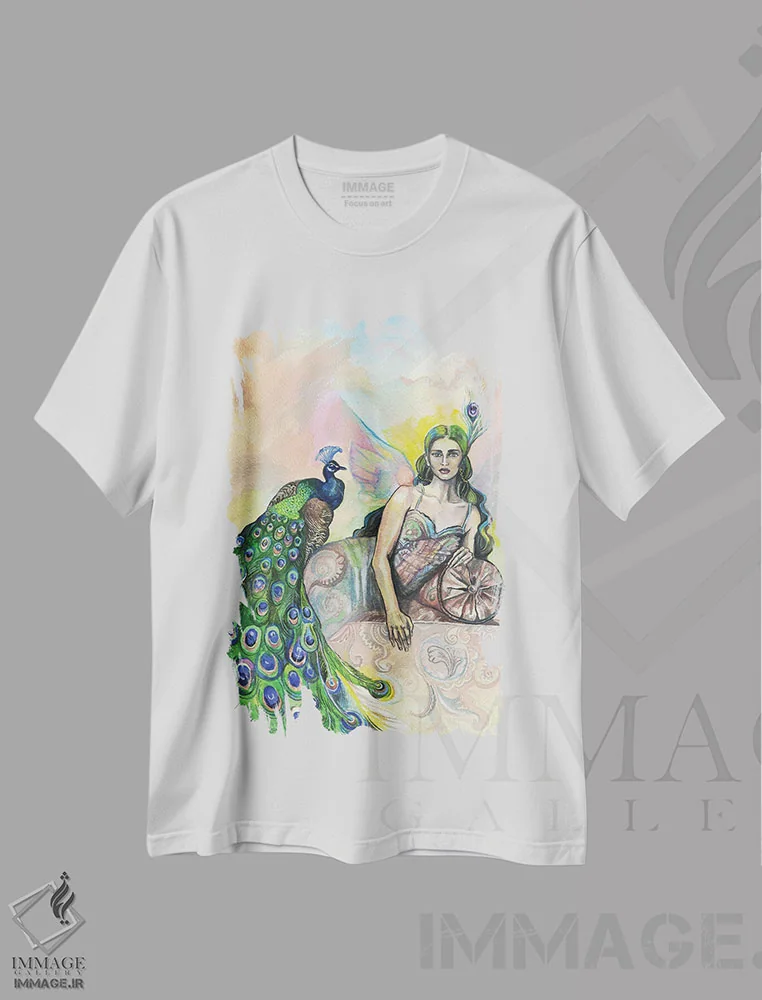 تیشرت سفید طرح دار بانوی طاووس ها، دکوراسیون جایگزین اثر فانیتسا پترو | فروشگاه ایماژ