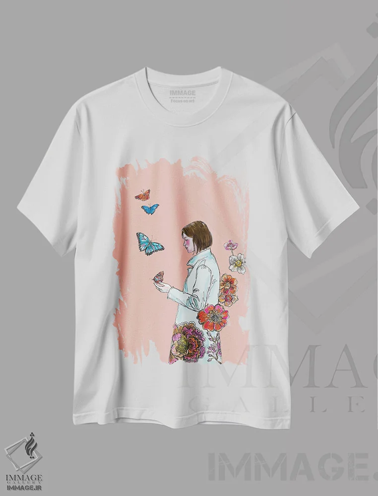تیشرت سفید طرح دار پروانه ها و گل ها، دکور بوهمی اثر فانیتسا پترو | immage.ir