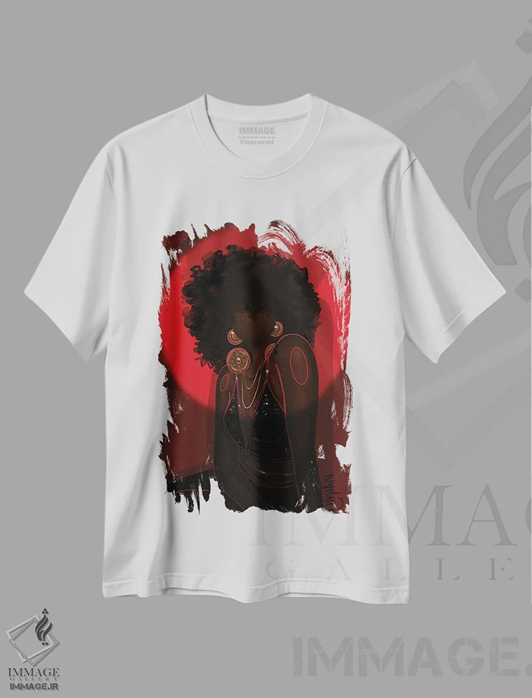 تیشرت سفید طرح دار نورافکن، هنر آمریکایی آفریقایی تبار اثر نیدیا دراز | فروشگاه ایماژ