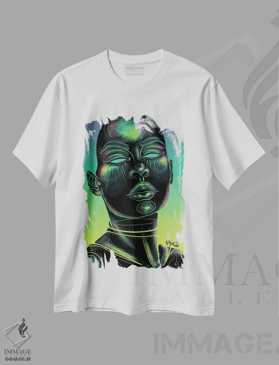 تیشرت سفید طرح دار هولوگرافیک، هنر آمریکایی آفریقایی تبار اثر نیدیا دراز | immage.ir