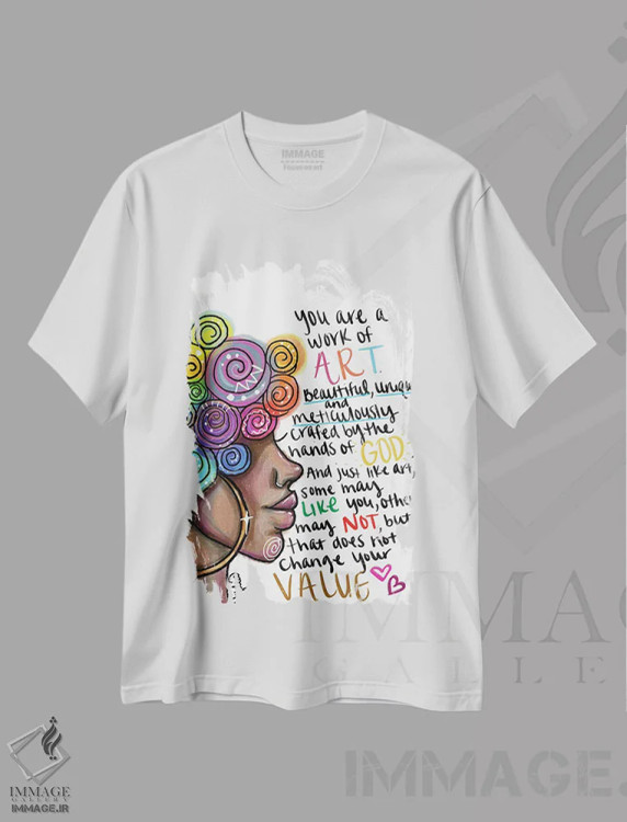 تیشرت سفید طرح دار یک پیام، هنر آمریکایی آفریقایی تبار اثر نیدیا دراز | immage.ir
