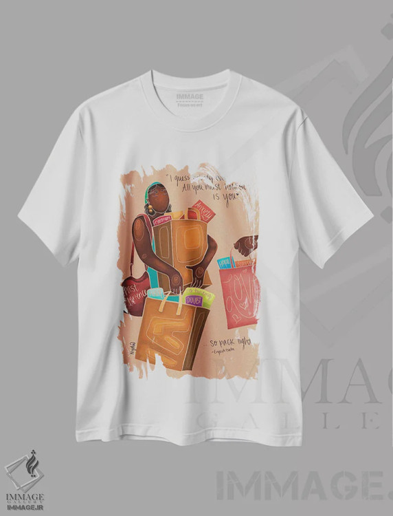 تیشرت سفید طرح دار زن کیف به دوش، هنر آمریکایی آفریقایی تبار اثر نیدیا دراز | immage.ir