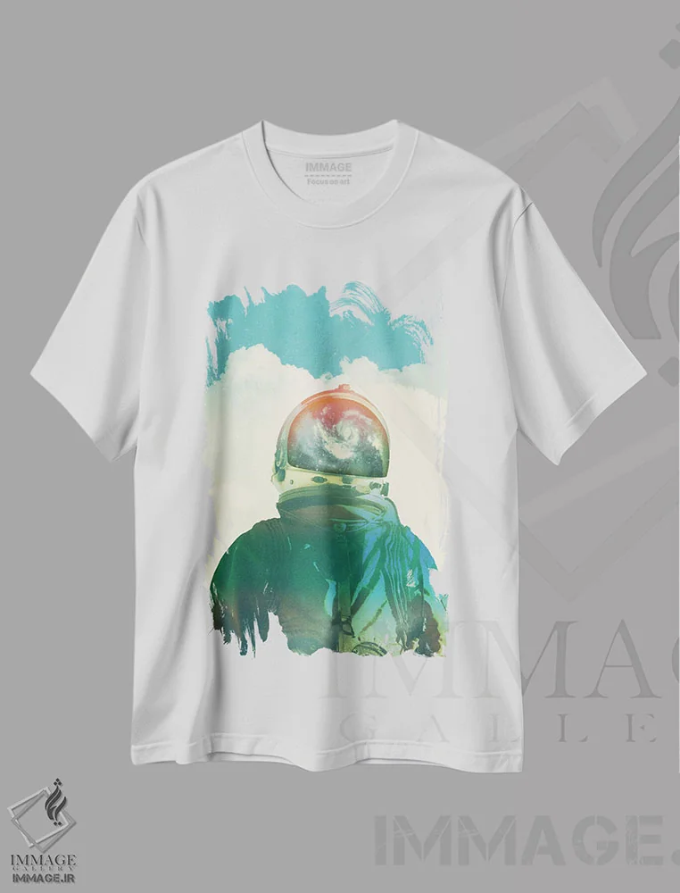 تیشرت سفید طرح دار خدا یک فضانورد است، عکاسی ترکیبی اثر فرن رودریگز | فروشگاه ایماژ