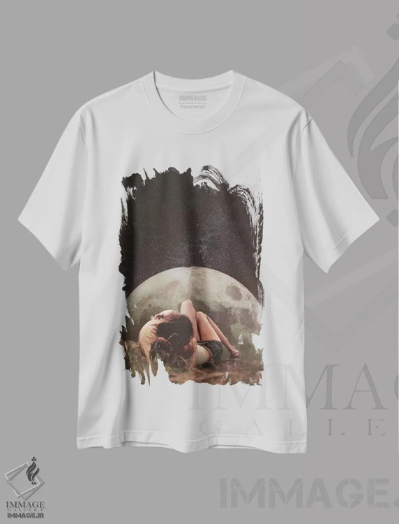 تیشرت سفید طرح دار عشق کیهانی، عکاسی ترکیبی اثر فرن رودریگز | فروشگاه ایماژ
