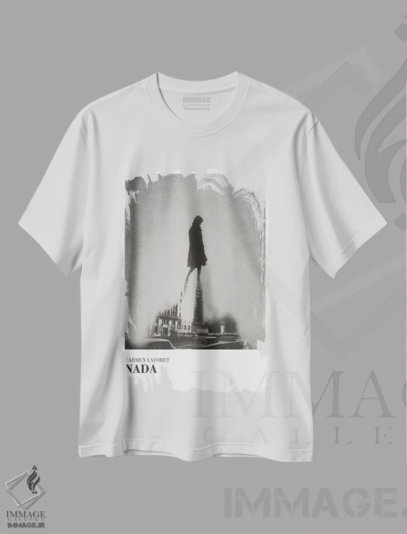 تیشرت سفید طرح دار هیچ، عکاسی ترکیبی اثر فرن رودریگز | immage.ir