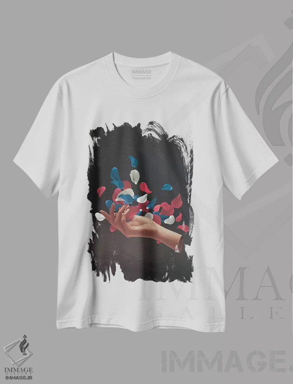 تیشرت سفید طرح دار رزها، عکاسی ترکیبی اثر فرن رودریگز | immage.ir