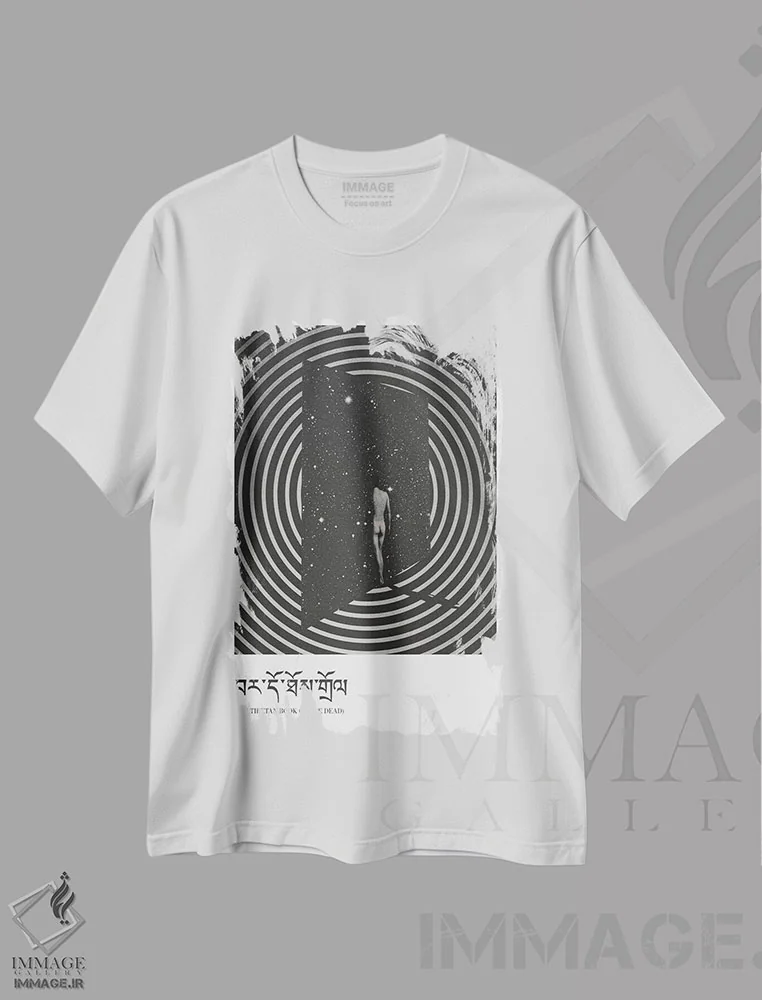 تیشرت سفید طرح دار کتاب مردگان تبتی، عکاسی ترکیبی اثر فرن رودریگز | immage.ir