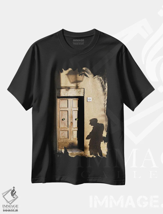 تیشرت مشکی طرح دار بدون عنوان، مدیوم اثر فرانچسکو سانتینی | immage.ir