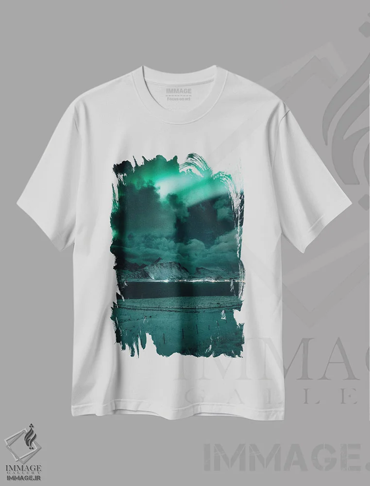 تیشرت سفید طرح دار شفق قطبی طوفانی در لوفوتن ۲، مدیوم اثر استفن فوس بک | فروشگاه ایماژ