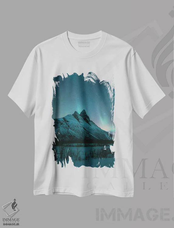 تیشرت سفید طرح دار شفق قطبی اوتِرتیند، مدیوم اثر استفن فوس بک | immage.ir
