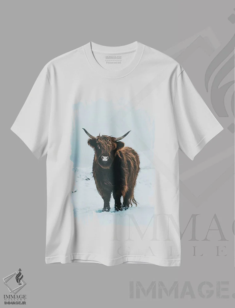 تیشرت سفید طرح دار گاوهای کوهستانی، جزایر فارو II، دکور تعطیلات اثر استفن فوس بک | immage.ir