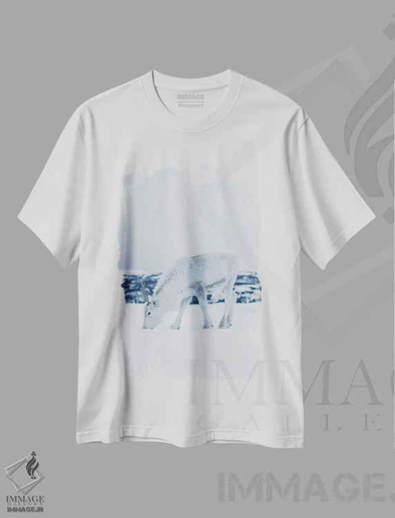 تیشرت سفید طرح دار زیبای گرسنه، دکور تعطیلات اثر استفن فوس بک | فروشگاه ایماژ