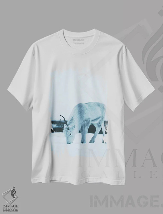 تیشرت سفید طرح دار گوزن شمالی، دکور تعطیلات اثر استفن فوس بک | فروشگاه ایماژ