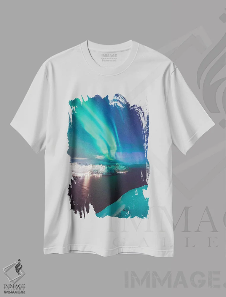 تیشرت سفید طرح دار دور از خانه، مدیوم اثر استفن فوس بک | فروشگاه ایماژ
