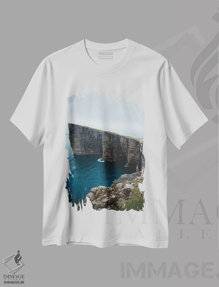 تیشرت سفید طرح دار صخره های اقیانوس اطلس، مدیوم اثر استفن فوس بک | immage.ir