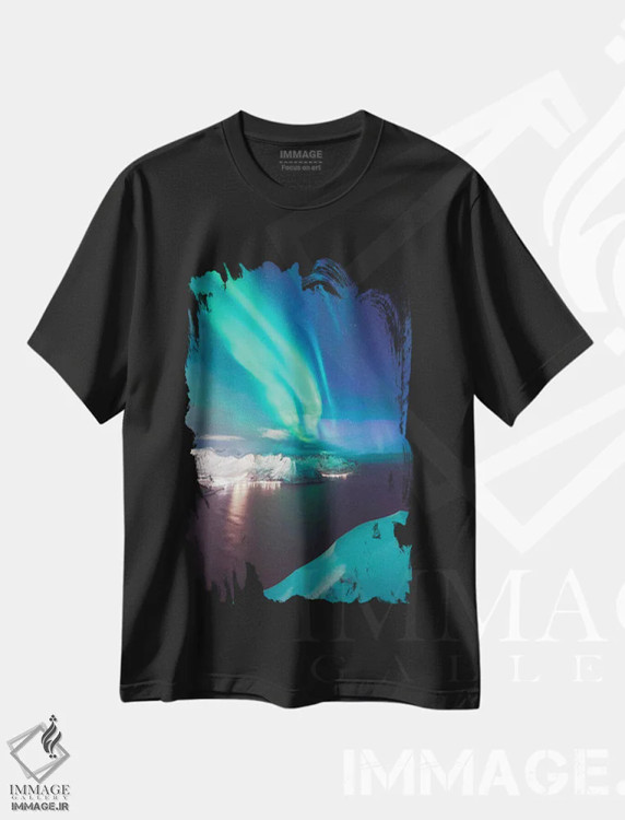 تیشرت مشکی طرح دار دور از خانه، مدیوم اثر استفن فوس بک | immage.ir