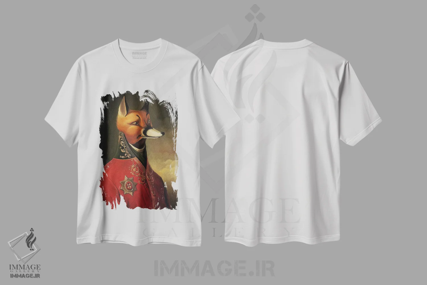 تیشرت سفید طرح دار آقای اصیل با لباس قرمز، تزئینی اثر فوکسی اند پیپر | immage.ir