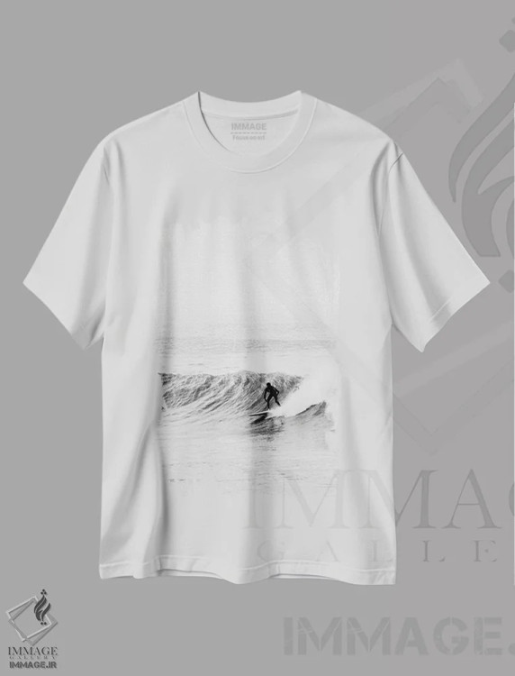 تیشرت سفید طرح دار زمان موج سواری، تصاویر اکشن اثر گال دیزاین | immage.ir