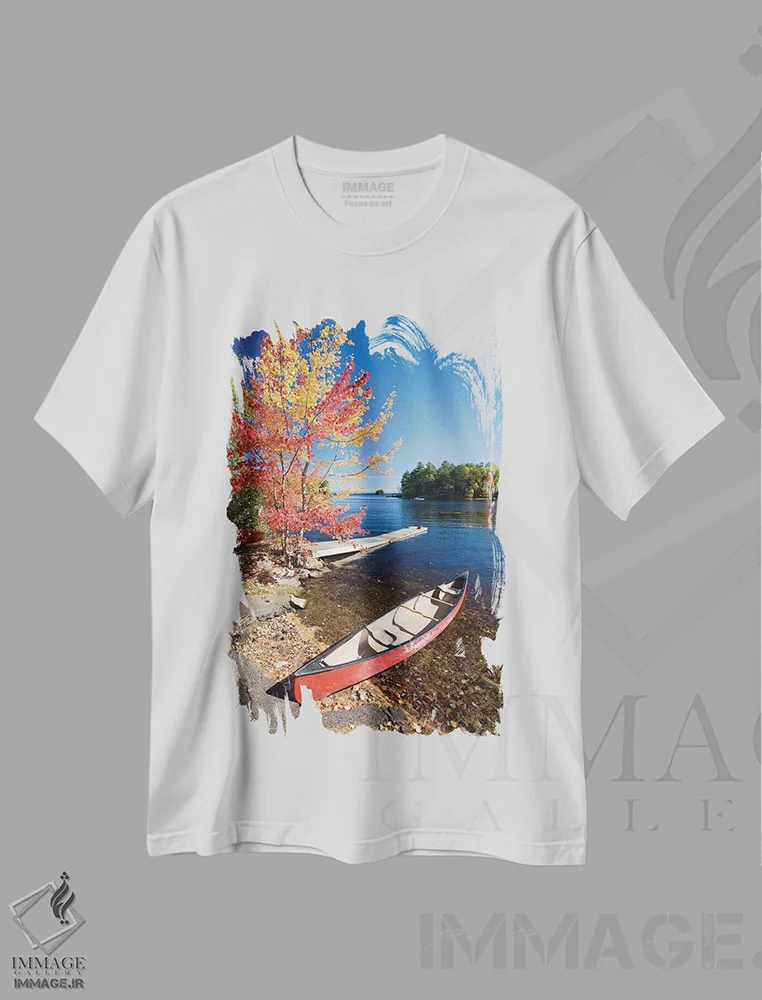 تیشرت سفید طرح دار رنگ های پاییزی و قایق کانو، مین، نیوانگلند، آمریکا، مدیوم اثر گارث مک کورمک | فروشگاه ایماژ