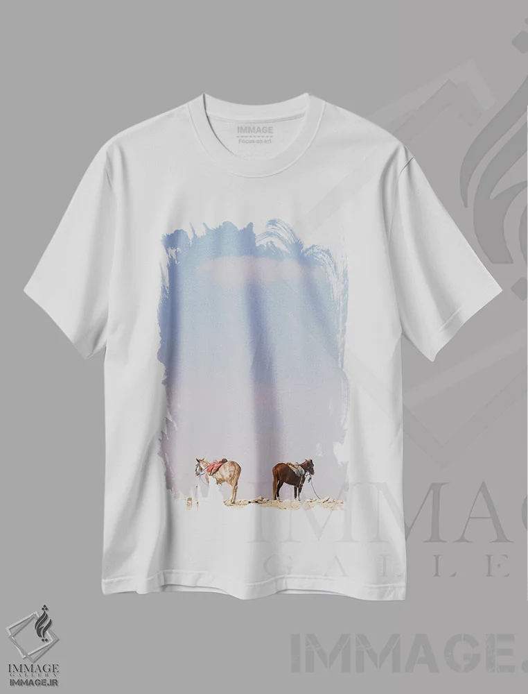 تیشرت سفید طرح دار اسب های پشت به پشت، عکاسی ترکیبی اثر گیلیارد برسسان | فروشگاه ایماژ