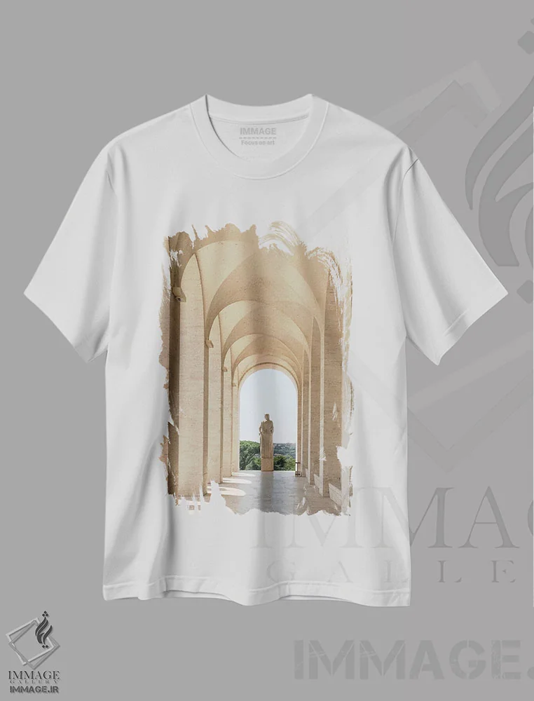 تیشرت سفید طرح دار تندیس در قوس، عکاسی ترکیبی اثر گیلیارد برسسان | فروشگاه ایماژ