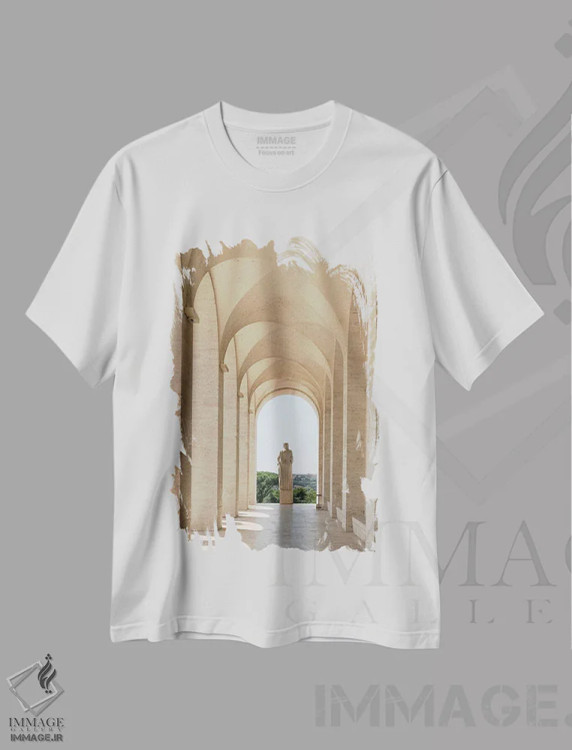 تیشرت سفید طرح دار تندیس در قوس، عکاسی ترکیبی اثر گیلیارد برسسان | فروشگاه ایماژ