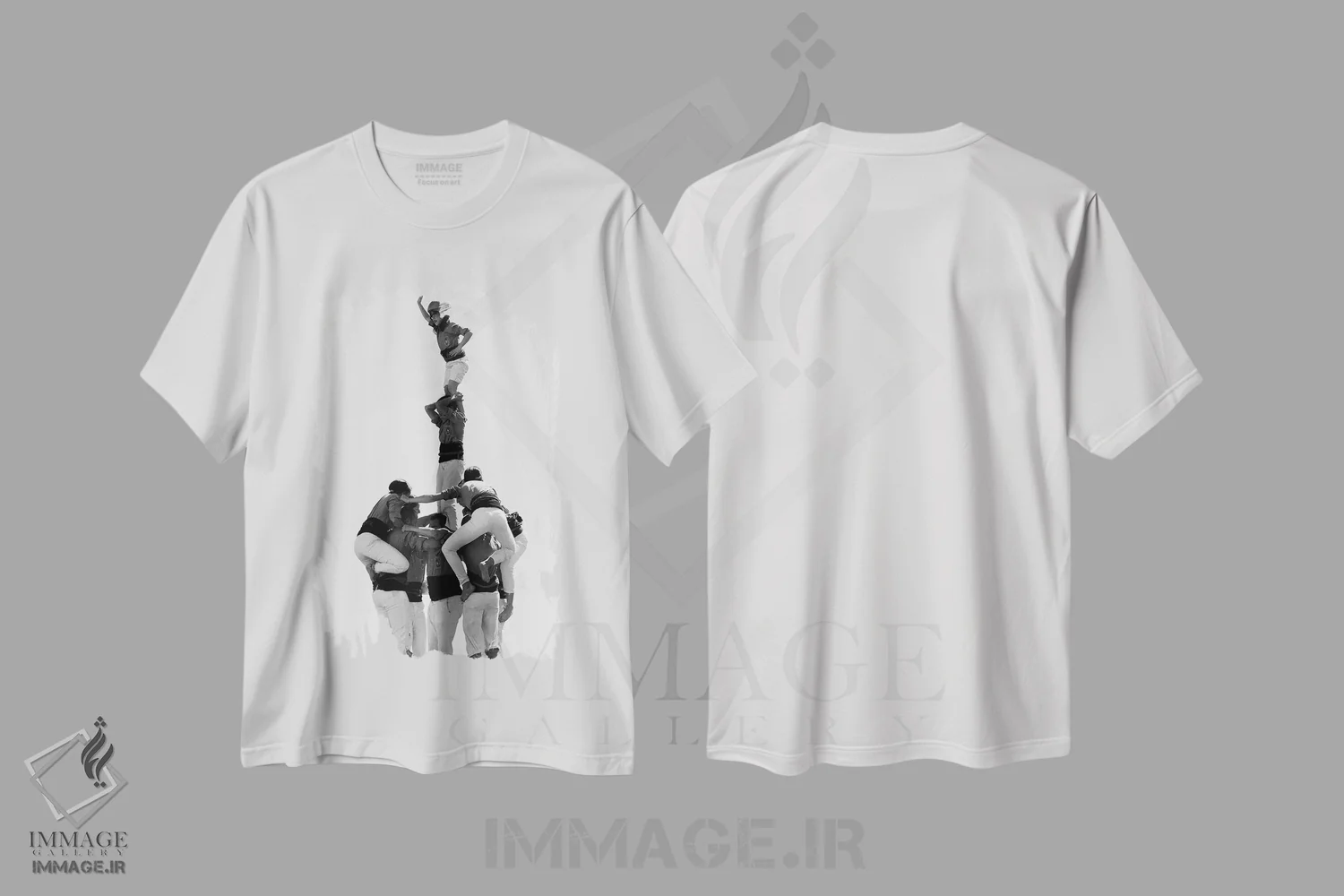 تیشرت سفید طرح دار برج انسانی، عکاسی سیاه و سفید اثر گیلیارد برسسان | immage.ir