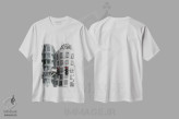 تیشرت سفید طرح دار ساختمان کج، عکاسی با رنگ های درخشان اثر گیلیارد برسسان | فروشگاه ایماژ