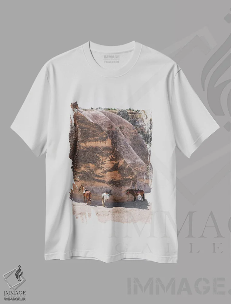 تیشرت سفید طرح دار سه اسب، مدیوم اثر گیلیارد برسسان | فروشگاه ایماژ