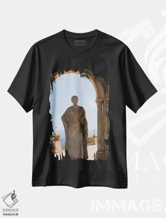 تیشرت مشکی طرح دار مجسمه قدیمی کنار دریا، مدیوم اثر گیلیارد برسسان | immage.ir