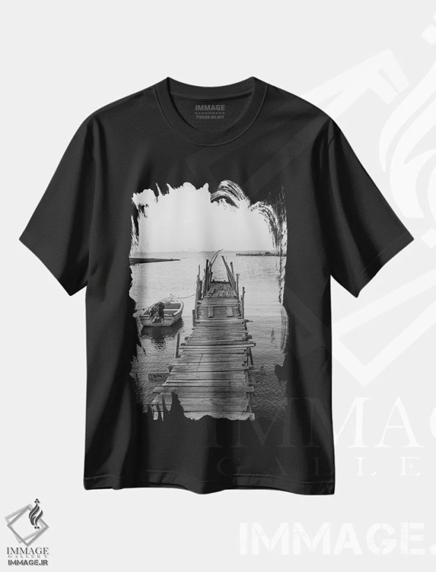 تیشرت مشکی طرح دار اسکله قدیمی، عکاسی سیاه و سفید اثر گیلیارد برسسان | فروشگاه ایماژ