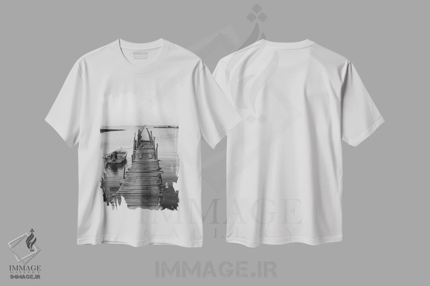 تیشرت سفید طرح دار اسکله قدیمی، عکاسی سیاه و سفید اثر گیلیارد برسسان | immage.ir