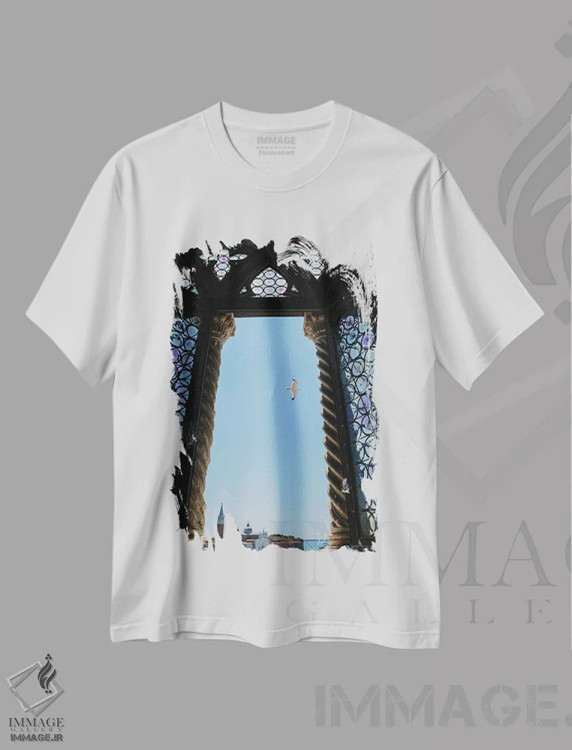 تیشرت سفید طرح دار مناظر ونیز، عکاسی ترکیبی اثر گیلیارد برسسان | immage.ir