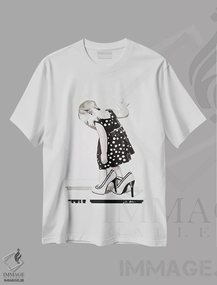 تیشرت سفید طرح دار دوراهی، هنر فاخر معاصر اثر گیل لبلو | immage.ir
