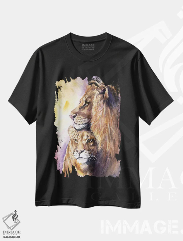 تیشرت مشکی طرح دار خانواده شیرها، مدیوم اثر جورج دیاچنکو | فروشگاه ایماژ