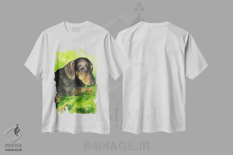 تیشرت سفید طرح دار داشهاند بامزه روی چمن، مدیوم اثر جورج دیاچنکو | immage.ir