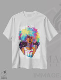 تیشرت سفید طرح دار موی رنگین کمانی، هنر آمریکایی آفریقایی تبار اثر ژنووا بی | immage.ir