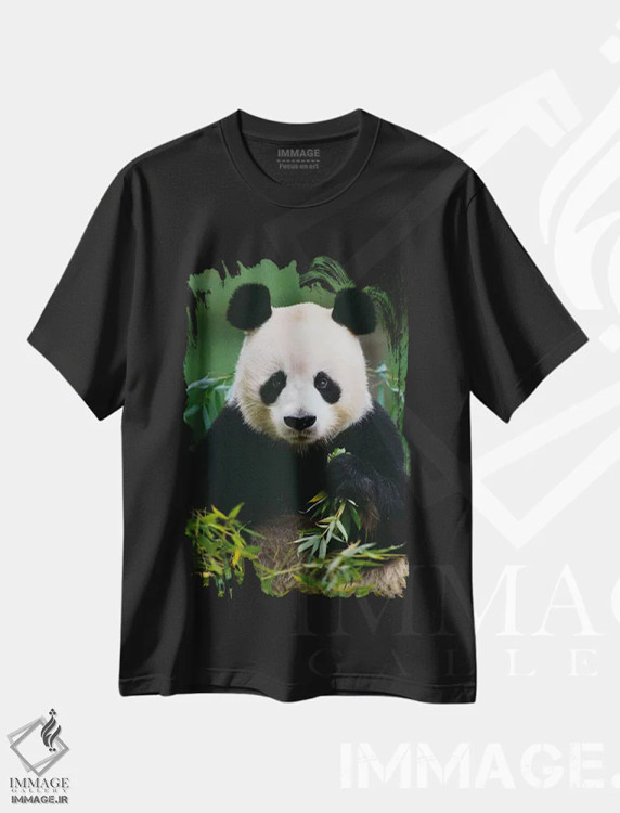 تیشرت مشکی طرح دار پاندای غول پیکر در حال خوردن بامبو، چین، مدیوم اثر گری الیس | فروشگاه ایماژ