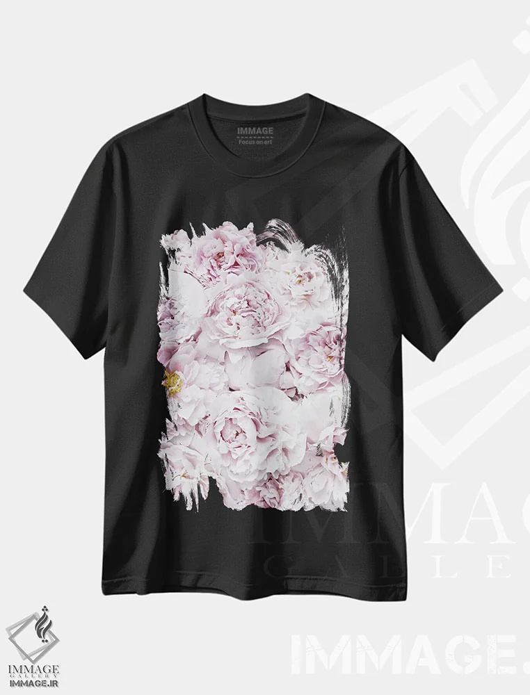 تیشرت مشکی طرح دار گل های صدتومانی صورتی، تزئینی اثر مونیکا استریگل | فروشگاه ایماژ