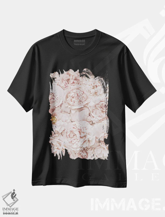 تیشرت مشکی طرح دار گل های صدتومانی سرخ گونه، تزئینی اثر مونیکا استریگل | immage.ir