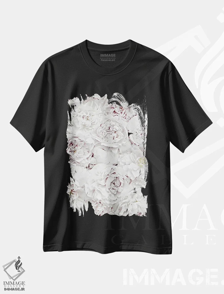 تیشرت مشکی طرح دار گل های صدتومانی سفید، تزئینی اثر مونیکا استریگل | immage.ir