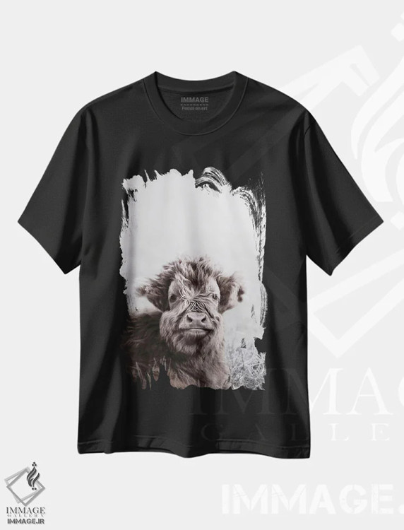 تیشرت مشکی طرح دار گوساله گاو کوهستانی، دکور روستایی اثر مونیکا استریگل | فروشگاه ایماژ