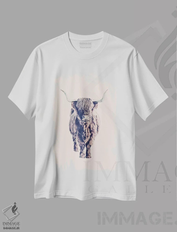 تیشرت سفید طرح دار گاو کوهستانی کالین، دکور روستایی اثر مونیکا استریگل | فروشگاه ایماژ